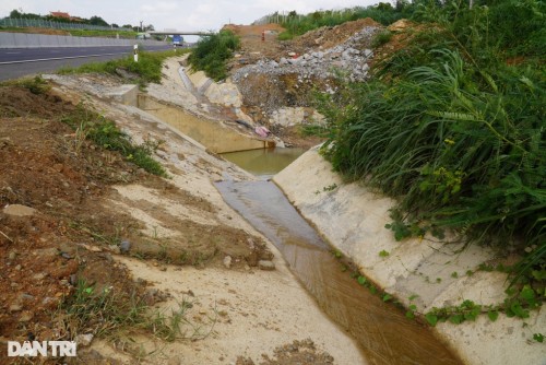 Bắt đầu khơi thông sông Phan khắc phục ngập cao tốc Phan Thiết - Dầu Giây