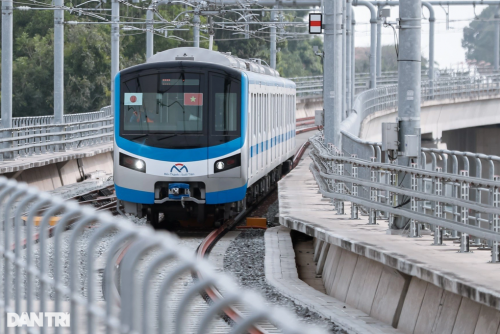 Chó nghiệp vụ được huy động tới metro số 1 TPHCM để đảm bảo an ninh